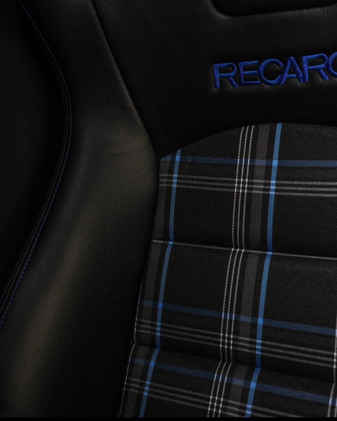 UNIVERSAL SEATS BLUE AND BLACK