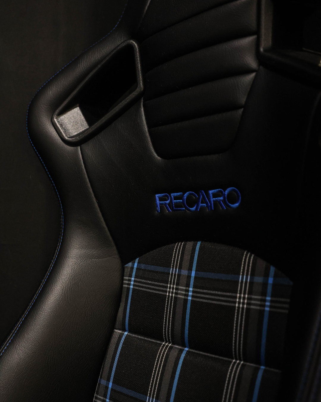 UNIVERSAL SEATS BLUE AND BLACK