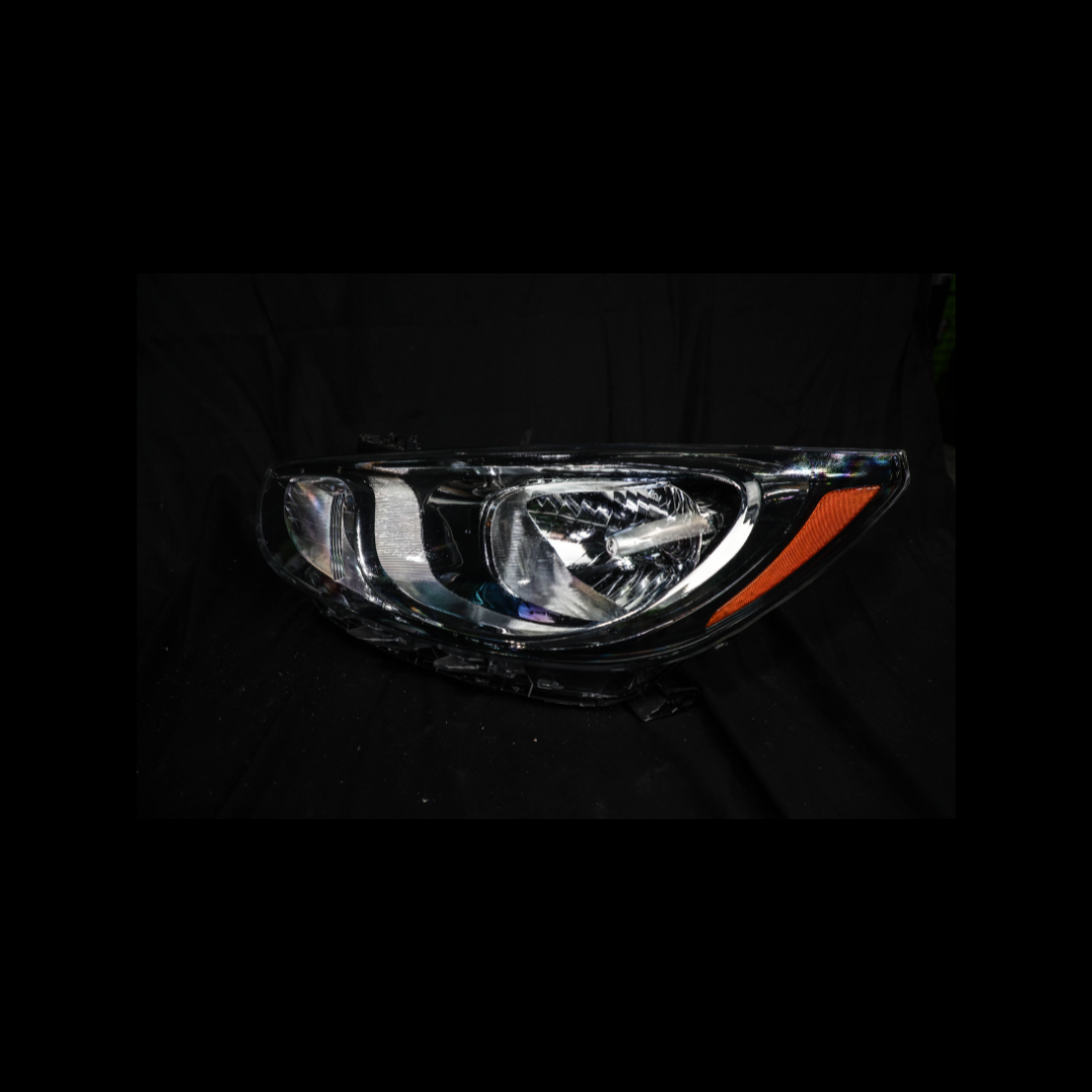 F16. HYUNDAI ACCENT 2014-2016 SPOTLIGHT