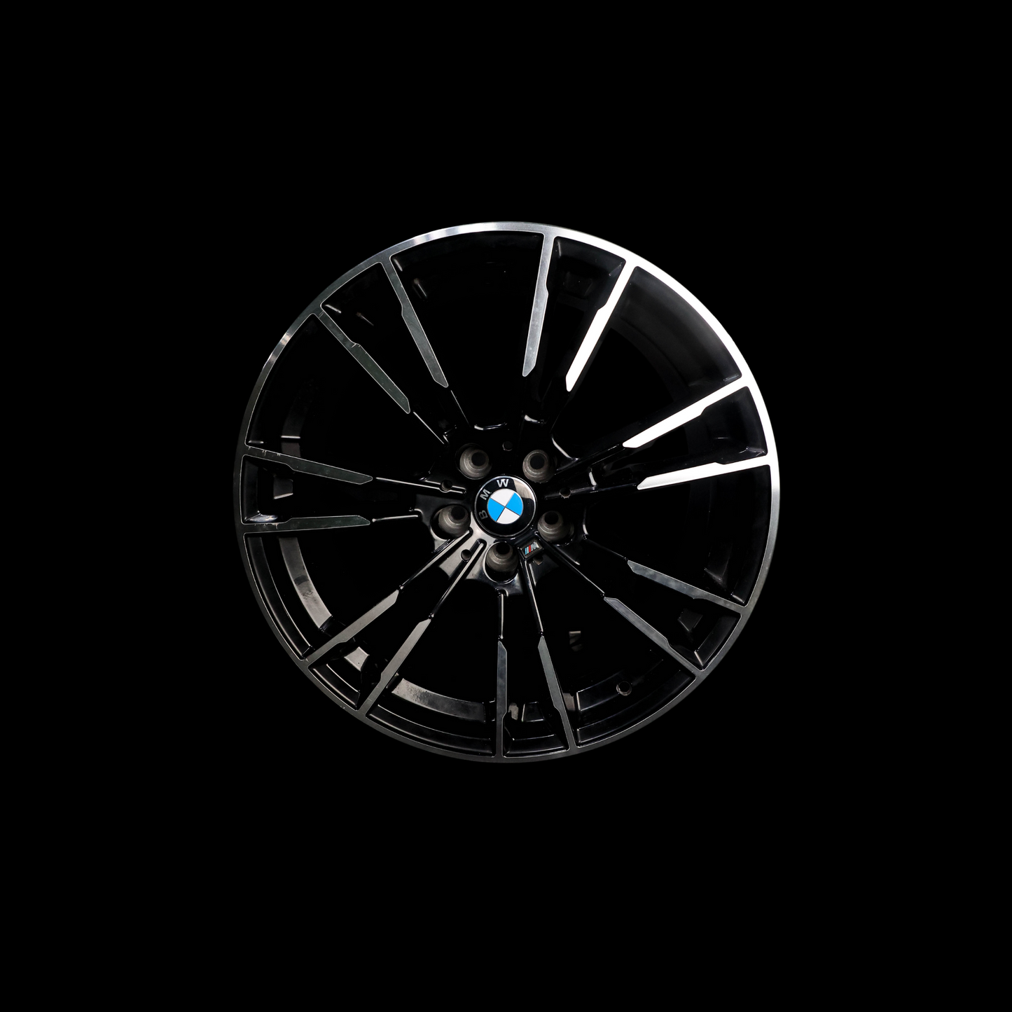 W04.BMW BLACK AND SILVER WHEEL