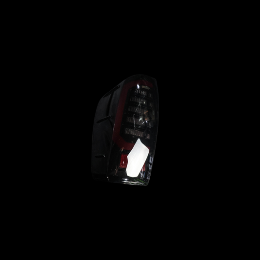 F26. TOYOTA TACOMA 2015-2021 (TAILLIGHT)